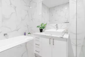 Beautiful Modern Home - Image 2
