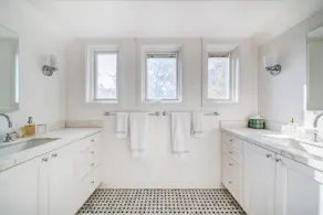 7,000 sqft Luxury Downtown Estate - Hot Tub - Sleeps 18 - 17% Off Monthly Stays - Image 5