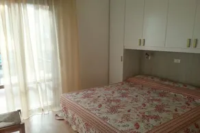 Apartamento Elite de tres habitaciones con piscina, tumbonas y parque infantil. - Image 3