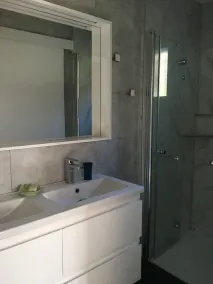 Maison  pour famille , grand espace agréable , calme et ensoleillé . - Image 3