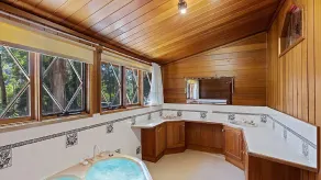 Lumi Talo - Retro quintessential two-story cedar lodge - Image 2