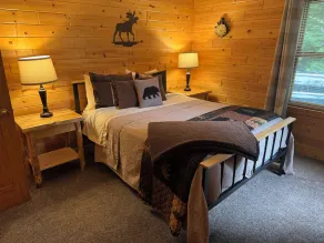 Year-Round Cabin Rental ~ Gorgeous Lakefront Property Nestled In The Woods - Image 4