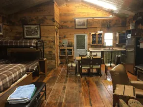 Rustic hunting cabin - Image 5