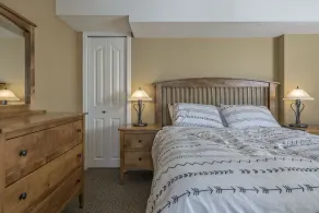 Bright 1 Bedroom Plus Private Den - modern suite with BBQ, pet friendly!  - Image 5