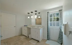 Sea Side Tropical rental home 5 min to town & beaches. - Image 2