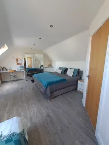The Edge. Modern loft apartment in Yorkshire market town. - Image 3
