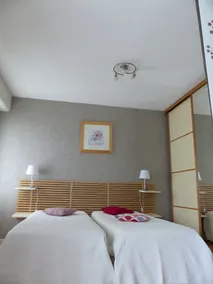 Renoveret, rolig og solrig lejlighed med stor gårdsplads og tennis-sø 5 minutter væk - Image 2