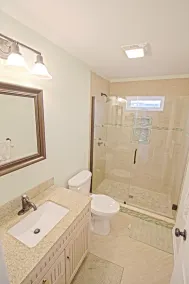 LARGE BEACH HOUSE SLEEPS 10, 4 BLOCKS FROM THE BEACH & WALKING DISTANCE TO SHOPS - Image 5