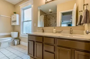 2 Story Large Apartment | 5 min to Downtown - Image 5