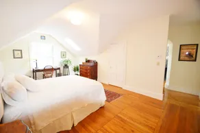 Bright and Sunny apartment in Victorian cottage - Image 3
