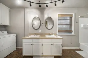 Cozy home with great back patio, and only 1 mile from the Expo Square! - Image 4