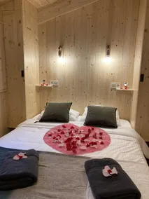 Cabane Insolite et Nature Avec Jacuzzi et Piscine Prés Carcassonne Occitanie - Image 4
