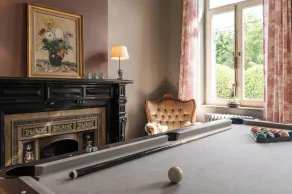 Spacious villa with 6 beautifully decorated bedrooms set in 80 acres of parkland - Image 4