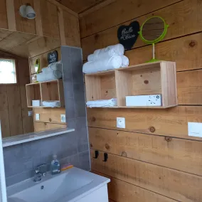 Overnight stay in a vintage camper - Image 3