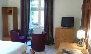 studio equipped for 2 people - Image 3