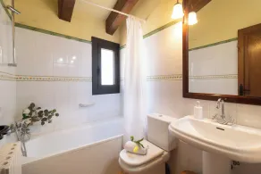 Villa sourrendeb de vignes à proximité de Sitges et Barcelone - Image 4