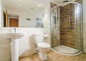 2 bedroom accommodation in Canterbury - Image 3