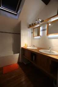 Maison de caractère familiale pour 15 personnes dans parc privé de 220Ha. - Image 2