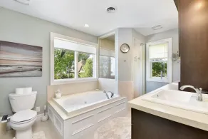 Spacious family home in the heart of idyllic town. *Discount for extended stays - Image 3