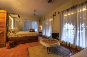 LAKEFRONT AMAZING VILLA! away from the hustle & Bustle ~Dock Palapa Kayaks SUP~B - Image 4
