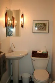 York Harbor home 0.6 mi to beach! Sleeps 12 in 5 bedroom, 2.5 bath w/ rec room! - Image 4