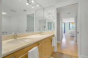 Beatiful apartment in Key Colony Condominium  - Image 4