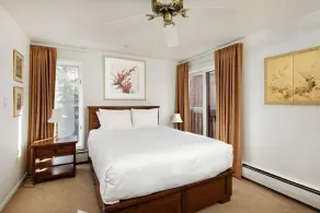 Old Hundred Unit 102, Townhouse with Treetop Views & Excellent Location, 3 Blocks to Ski Slopes - Image 4