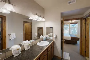 Foxpoint condo - Image 2