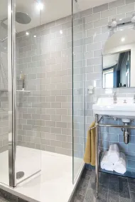 A fusion of Georgian and Modern. Impeccably furnished with excellent attention to detail! - Image 4