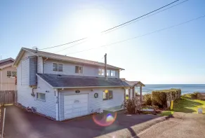 Star of the Sea! Ocean Front Vacation Home in Taft District,Private Beach Access - Image 4