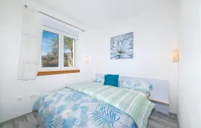 Three-Bedroom Holiday Home In Kastel Stari - Image 4