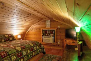 Lakeside Cabin Near Holiday World Perfect for Families & Friends - Image 3