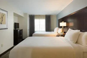 1 Bedroom | Heated Outdoor Pool + Free Breakfast - Image 4