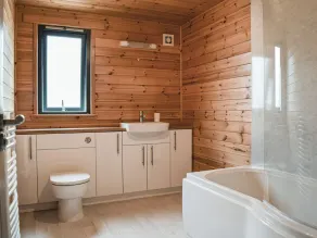 4 bedroom accommodation in Drayton - Image 3