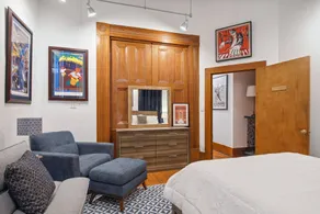 Uptown, Streetcar - Super Comfy - Stay with Us! - Image 4