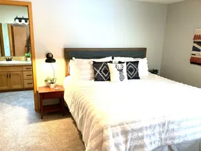 NEW LISTING! UPDATED 3 SUITES & AC! HOT-TUB, SHARC, FORT ROCK, BIKES, DOG OK. - Image 5
