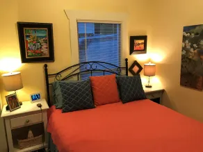 Cheerful 3 Bdrm w/ Kitchen & LR in West Seattle - Image 4