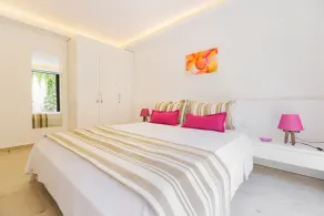 LOCATED IN TOWN CENTRE NEW 3 BEDROOM APARTMENT WITH PRIVATE POOL AND TERRACE - Image 4