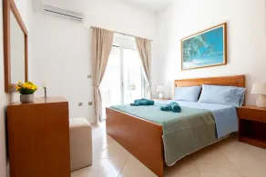 Iconic Villa with private pool and sea view - Image 3