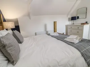 OLD TOWN HOUSE, family friendly, character holiday cottage in Dawlish - Image 5