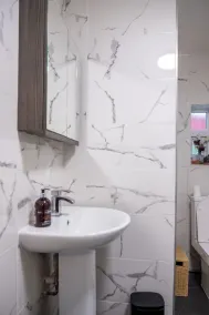Lovely Family Home in Rainham. A home away from home, a perfect choice for stays - Image 3
