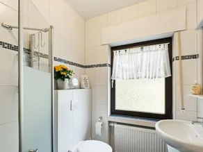 Feusdorf Forest Bungalow - Image 2