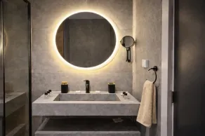 Captivating 2-Bed Apartment in Tunis - Image 2