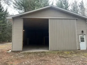 Barn House with Inside Boat Parking - Image 4