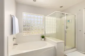 Heated pool and spa! 4 bedrooms, fire place, BBQ - Image 5