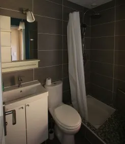 Hus med pool och trädgård - Image 3