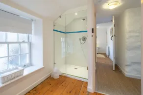 A beautiful, dog-friendly holiday home with magnificent views of two coastlines - Image 4