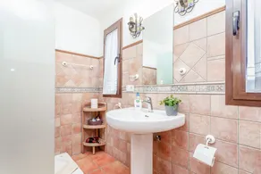 Spacious villa \"Don Rodrigo\" with Wi-Fi, garden, terrace and pool - Image 4