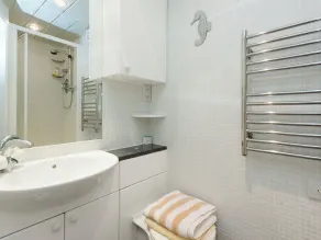 2 bedroom accommodation in 8 Lee Court - Image 3