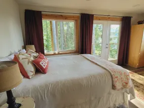 Serene Sunset Suite on Historic  Discovery Bay - Image 4